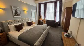 The Red Lion Hotel - Image 2