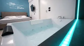 Home Sunset Camere & Jacuzzi a 200 m dal Mare - Image 2