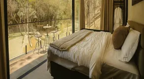 Chalé com banheira, piscina e cachoeira privativa - Image 2