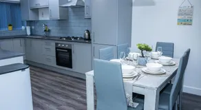 Lush Lodge -Home away in Telford, For Contractors, families, group of friends, Long Term Stays - Image 2