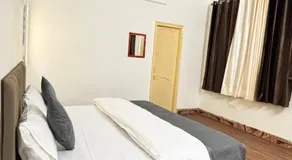 Hotel Divine - Image 3