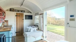 Red Robin Retreat - Image 5