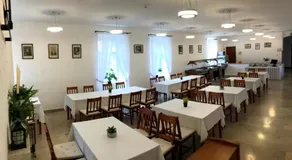 Huszárvár Hotel Kastélyszálló - Image 2