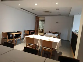 Hotel Ritz Capital - Image 4