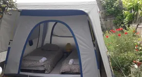 Deux tentes confortables dans un joli jardin idéalement situé - Image 5