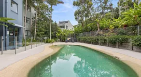 Central Location Stylish 3 Bed with Pool - Sunshine Central - Image 3