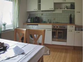 Apartment with mountain view - Image 4