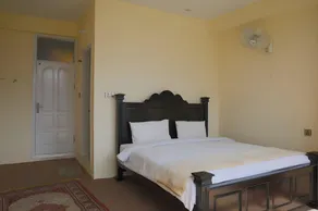 Hotel Swans - Image 3