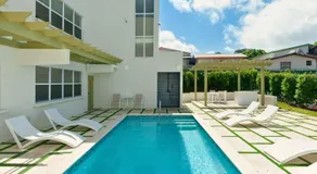 Walk to Mullins Beach Ground Floor Pool Fast WiFi - Image 4