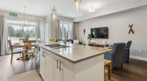 Family Townhome in Historic Snowbridge - Image 5