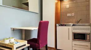Avis Hotel - Image 5