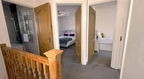 Luxurious House in Luton with free parking - Image 3