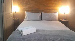 129B African Bushveld Self Catering Buchelor Room - Image 5