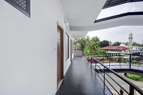 Hotel O Hill Way Rooms - Image 2