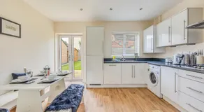 Beautiful Detached House with Driveway Parking, Study Room, Spacious Garden, Smart TVs and Fast Wifi by Yoko Property - Image 5