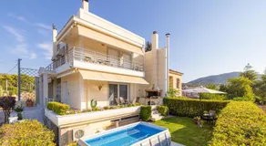 Santa Barbara Garden and Pool Home - Image 4