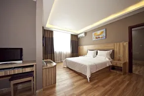 Jingangwan Business Hotel - Image 4