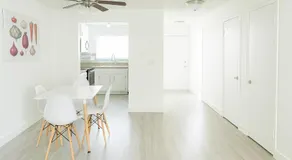 Spacious 2BR Townhouse - 3 Queens - Sleeps 8 - Image 4