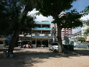 Beachfront Hotel Cha Am - Image 5