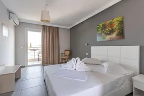 Atrium Hotel - Image 2