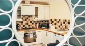 Large Apartments next to East Midlands Airport with Free Gated Parking! - Image 2