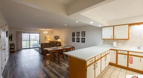 Appartement en copropriété convivial et familial avec jacuzzi, piscine et sauna | Vue lac - Image 2