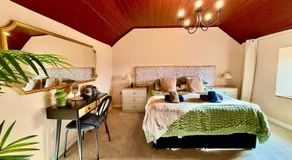 Style 3BR House Jameston | Garden | Near Tenby - Image 2