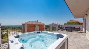 Enchanting Vacation Villas with Pool and Jacuzzi - Image 2