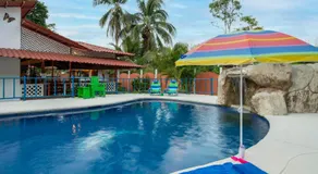 Casa Blanca Beachfront House with Shared Pool Access Pangea Lodge - Image 2