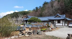Gangneung Wangsangoal Hanok Pension - Image 3