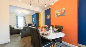3 Bedroom Adom Home 4 Beds- 5 Mins to Hull Stadium- Close City Centre - Image 3