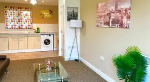 2 Bedrooms Modern Apartment, Lounge, Full Kitchen, Balcony, 5 minutes Stratford Station - Image 3