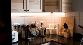 Cozy two bed flat near Glasgow Airport & Paisley - Pass the Keys - Image 5