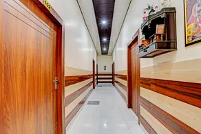POP 701356 Hotel Townhouse - Image 2
