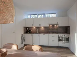 Restyled bungalow with fireplace in a carfree park - Image 4