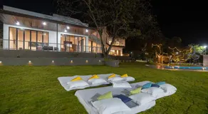 Earth Song by StayVista - Boasting an Open theatre, Games, Spacious lawn, Swimming pool & Conference room - Image 3
