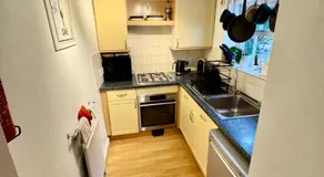 Courtyard Apartment - free off street parking, close to Hospitals, University, BBC, Clifton Village & more - Image 3