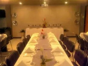Valleyfront Hotel - Image 2