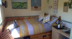 Lizzie off grid Shepherds Hut The Buteland Stop - Image 2