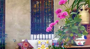 Oliva Courtyard Guesthouse - Image 4
