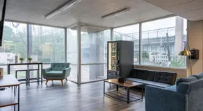Modern Stay Comfort-Free Parking - Image 3