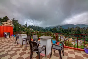 OYO Hotel All Season - Image 5
