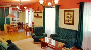 Marilyn Apartments - Image 2