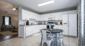 Welcome To This 4BR Getaway Near LakePoint Sports - Image 2