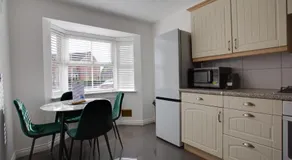 ST AUSTELL - Spacious Home, High Speed Wi-Fi, Free Parking, Garden - Image 3