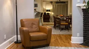 The Elegant Spring House Loft - Image 2