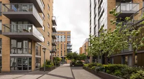 Modern 1-Bedroom London Apartment - Ideal for Business & Leisure Fast Links to Central London - Image 2