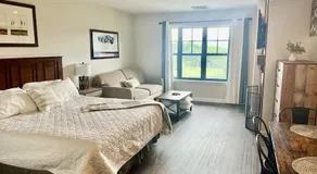 Cozy Studio Resort Stay Mountain Creek Pool Hiking - Image 2