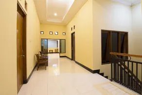 OYO 931 Dara Dewi Homestay - Image 4
