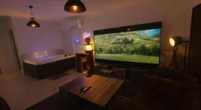 Jacuzzi et cinéma privatif P1 - Image 2
